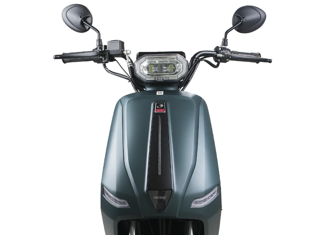 Xe điện Espero E-Sync trở nên khác biệt so với hàng loạt các sản phẩm xe điện trên thị trường là hệ thống đèn chiếu sáng Full LED